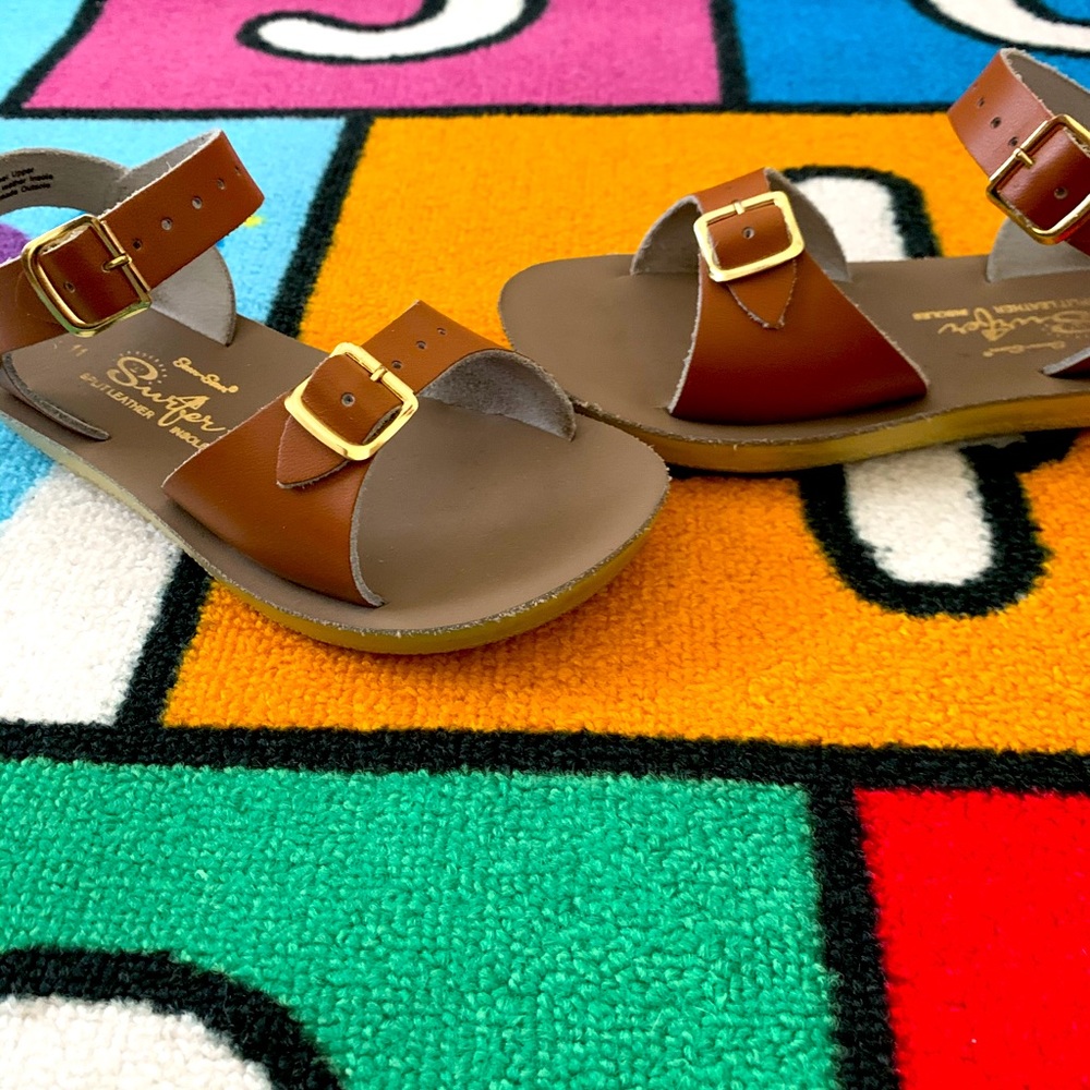 Saltwaters Surfers in Tan